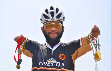 زندگی جالب جوان بدون دست