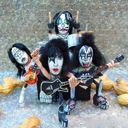 هنرنمایی های جالب با بادام زمینی