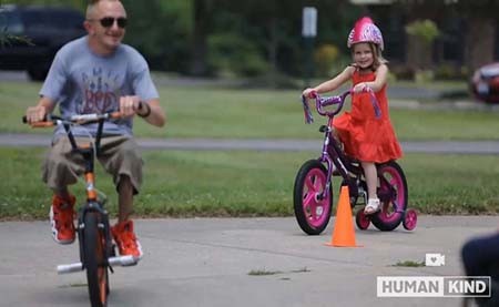 اخبار , اخبار گوناگون,اقدام جالب زوج کوتاه قد,تصاویری از زوج کوتاه قد