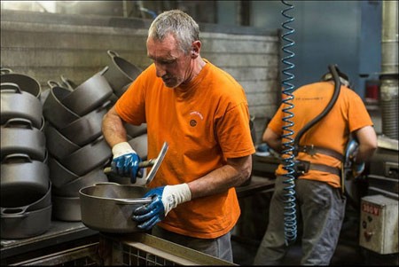 اخبار , اخبار گوناگون,از سنگ آهن تا سرویس آشپزخانه,مراحل ساخت قابلمه