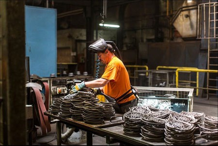 اخبار , اخبار گوناگون,از سنگ آهن تا سرویس آشپزخانه,مراحل ساخت قابلمه