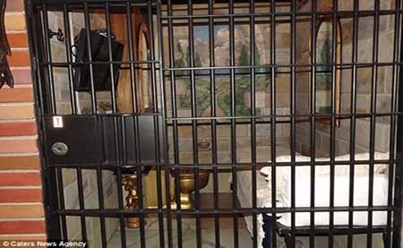 تجربه ای متفاوت و شیرین از یک شب در زندان