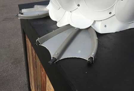 اخبار,اخبار گوناگون , ساخت مجسمه با سطل های پلاستیکی