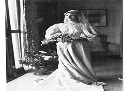 اخبار,اخبار گوناگون,لباسی که 11 نسل از یک خاندان را به خانه بخت فرستاد