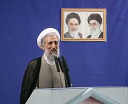 انتقاد خطیب نماز جمعه تهران از سخنرانی رییس جمهور در نمایشگاه مطبوعات