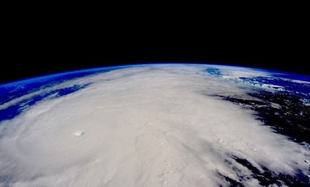 تصاویر فضایی وحشتناک از توفان پاتریشیا 1