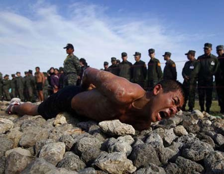 اخبار , اخبار گوناگون,وحشتناک ترین تمرین‌های نظامی در جهان,تصاویر وحشتناک ترین تمرین‌های نظامی در جهان