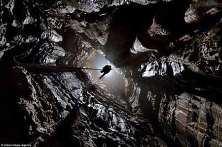 یک غار عظیم و باشکوه در چین