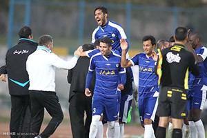 شکست ذوبآهن پس از ۱۲ بازی/ استقلال خوزستان قهرمان نیم فصل شد