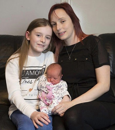 اخبار , اخبار گوناگون,بدنیا آمدن نوزاد توسط خواهرش,شجاع ترین دختر