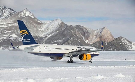 اخبار , اخبار گوناگون,فرود جت مسافربری بر روی باندی از یخ,فرود جت روی باندی از یخ