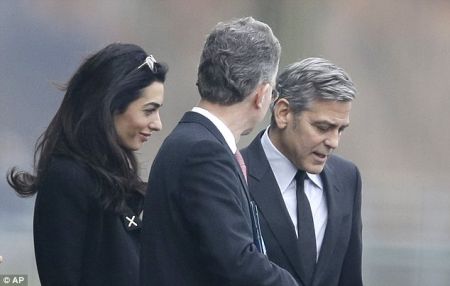 دیدار ستاره خوشتیپ هالیوود و همسرش با آوارگان سوری + تصویر