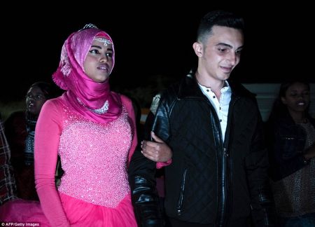  اخباراجتماعی  ,خبرهای   اجتماعی , ازدواج زوج یمنی – فلسطینی در اردوگاه آوارگان قبرس 