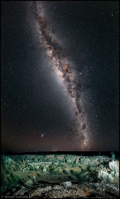 پانورامای عمودی از کهکشان‌ها و زمین/عکس روز ناسا از ستاره‌شناس آماتور ایرانی 