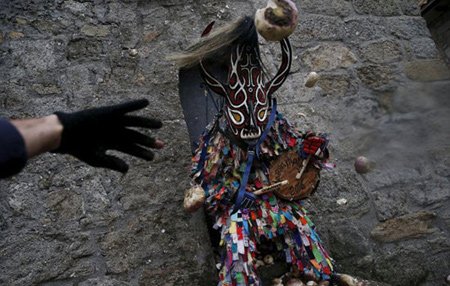 اخبار , اخبار گوناگون,مراسم زدن شلغم به شیطان,مراسم روز سن سباستین در اسپانیا اخبار , اخبار گوناگون,مراسم زدن شلغم به شیطان,مراسم روز سن سباستین در اسپانیا