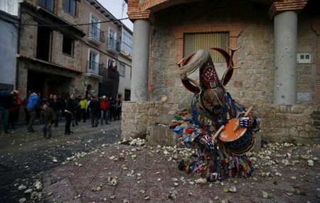 اخبار , اخبار گوناگون,مراسم زدن شلغم به شیطان,مراسم روز سن سباستین در اسپانیا اخبار , اخبار گوناگون,مراسم زدن شلغم به شیطان,مراسم روز سن سباستین در اسپانیا