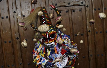 اخبار , اخبار گوناگون,مراسم زدن شلغم به شیطان,مراسم روز سن سباستین در اسپانیا اخبار , اخبار گوناگون,مراسم زدن شلغم به شیطان,مراسم روز سن سباستین در اسپانیا