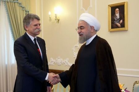 روحانی : گسترش روابط با کشورهای دوست اساس سیاست خارجی دولت یازدهم است