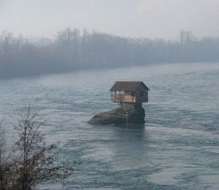 اخبار,اخبار گوناگون,خانه ای در وسط رودخانه درینا