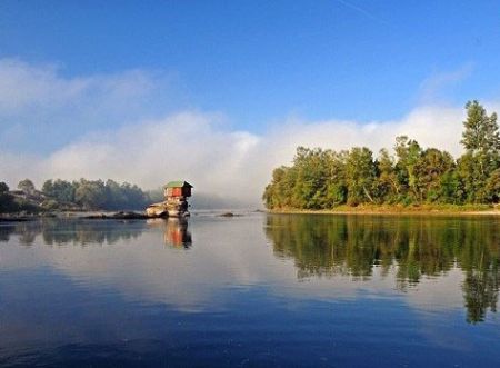 اخبار,اخبار گوناگون,خانه ای در وسط رودخانه درینا