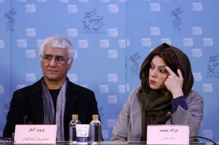    نیکی کریمی و هستی مهدوی در نشست خبری فیلم آذر