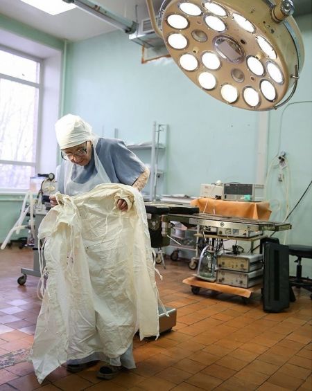 اخبار گوناگون ,خبرهای گوناگون ,مسنترین جراح جهان اخبار گوناگون ,خبرهای گوناگون ,مسنترین جراح جهان