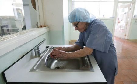 اخبار گوناگون ,خبرهای گوناگون ,مسنترین جراح جهان اخبار گوناگون ,خبرهای گوناگون ,مسنترین جراح جهان