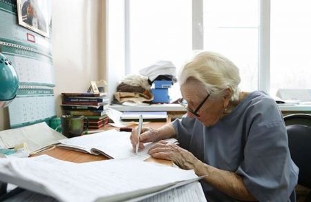 اخبار گوناگون ,خبرهای گوناگون ,مسنترین جراح جهان اخبار گوناگون ,خبرهای گوناگون ,مسنترین جراح جهان