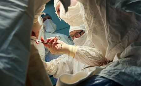 اخبار گوناگون ,خبرهای گوناگون ,مسنترین جراح جهان اخبار گوناگون ,خبرهای گوناگون ,مسنترین جراح جهان