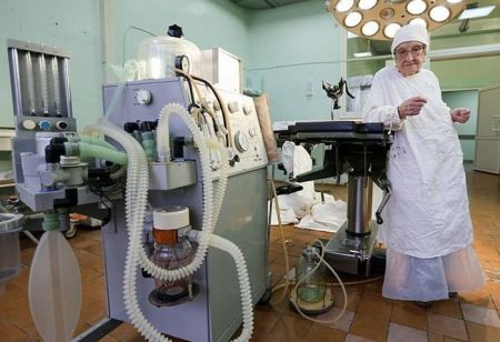 اخبار گوناگون ,خبرهای گوناگون ,مسنترین جراح جهان اخبار گوناگون ,خبرهای گوناگون ,مسنترین جراح جهان