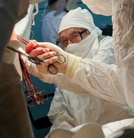 اخبار گوناگون ,خبرهای گوناگون ,مسنترین جراح جهان اخبار گوناگون ,خبرهای گوناگون ,مسنترین جراح جهان