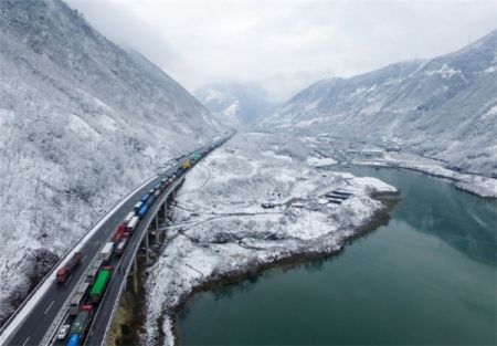 اخبار,اخبار گوناگون,منظره برفی زیباترین بزرگراه جهان