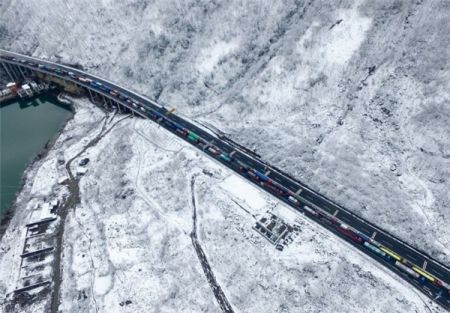 اخبار,اخبار گوناگون,منظره برفی زیباترین بزرگراه جهان