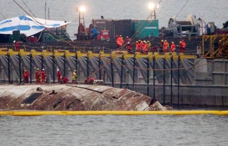 بازگشت کشتی غرق‌شده کره‌جنوبی به سطح آب