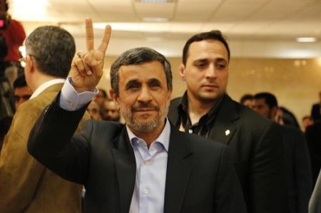   ثبت نام احمدی نژاد برای ریاست جمهوری دوازدهم