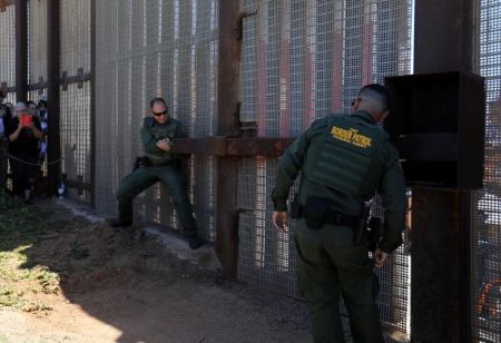  باز شدن مرز آمریکا و مکزیک فقط برای ۳ دقیقه