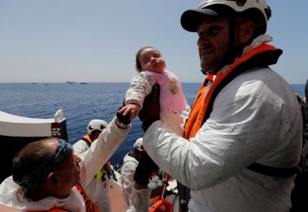 مهاجران خوش‌شانسی که از غرق شدن در مدیترانه نجات یافتند