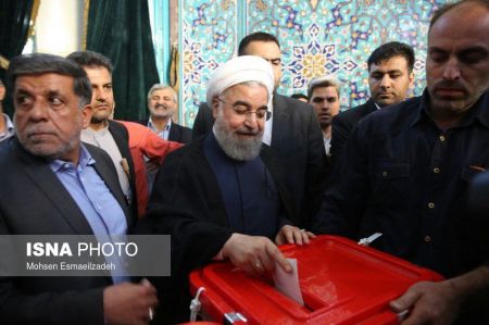  روحانی: از مردم خواهش می کنم پای صندوق‌های رای بیایند 