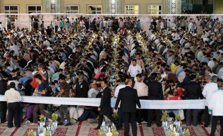   بزرگترین سفره افطاری جهان اسلام در مشهد