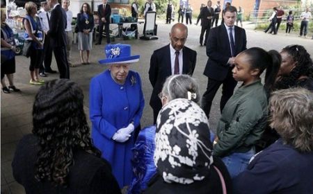   دیدار ملکه الیزابت و نوه اش با قربانیان برج سوختۀ لندن 