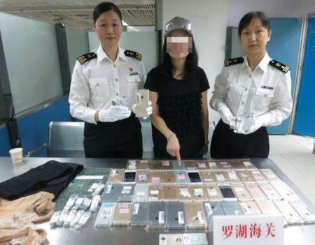 اخبارگوناگون,خبرهای گوناگ,جاسازی ۵۰ عدد تلفن همراه آیفون اخبارگوناگون,خبرهای گوناگ,جاسازی ۵۰ عدد تلفن همراه آیفون