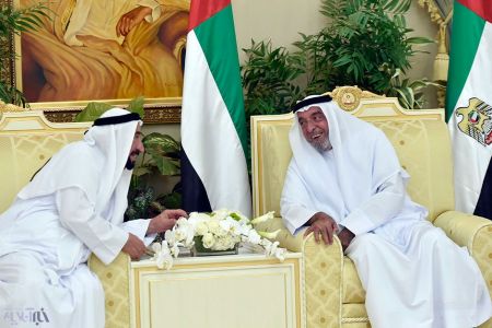 حاکم امارات 3 سال پس از سکته در رسانهها ظاهر شد/ عکس