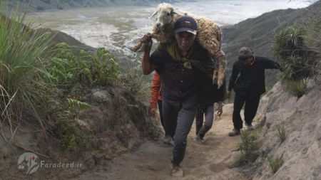   اخبارگوناگون ,خبرهای گوناگون , سنت پرتاب قربانی به دهانه آتشفشان