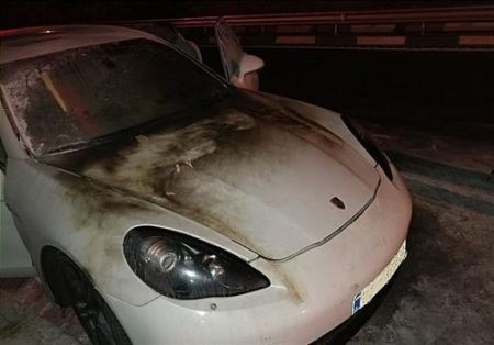 آتش گرفتن ناگهانی خودروی «پورشه» در اتوبان همت