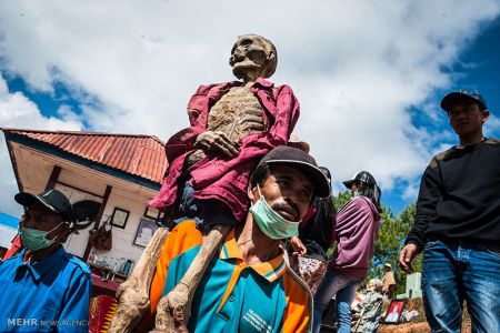 خارج کردن مردگان از گور در اندونزی