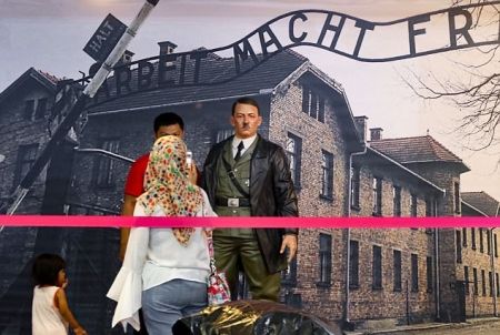   اخبار گوناگون ,خبرهای  گوناگون , مجسمه جنجالی هیتلر 