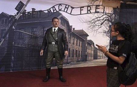   اخبار گوناگون ,خبرهای  گوناگون , مجسمه جنجالی هیتلر 