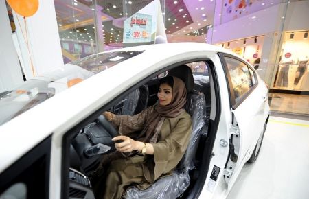 اخبار,اخبارگوناگون, افتتاح نمایشگاه خودرو ویژه بانوان در عربستان