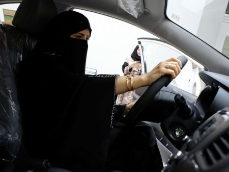 اخبار,اخبارگوناگون, افتتاح نمایشگاه خودرو ویژه بانوان در عربستان