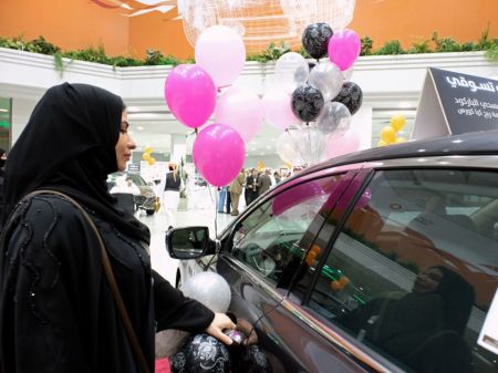 اخبار,اخبارگوناگون, افتتاح نمایشگاه خودرو ویژه بانوان در عربستان